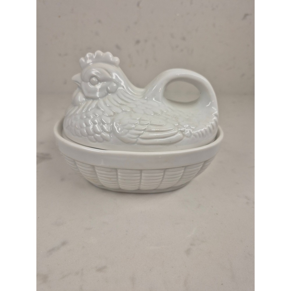 Innovation White Ceramic Hen on Nest Covered Dish Basketweave Farmhouse